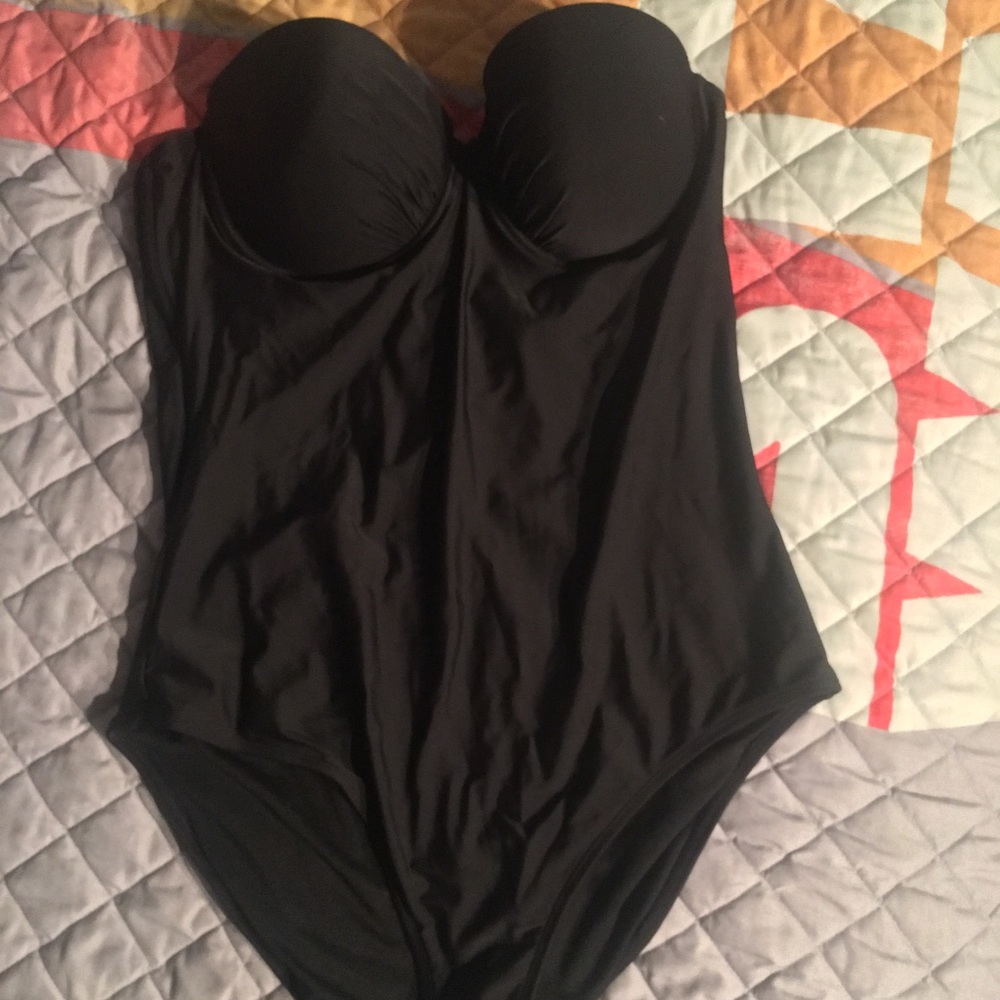 Super cute black strapless swimsuit size 16/18